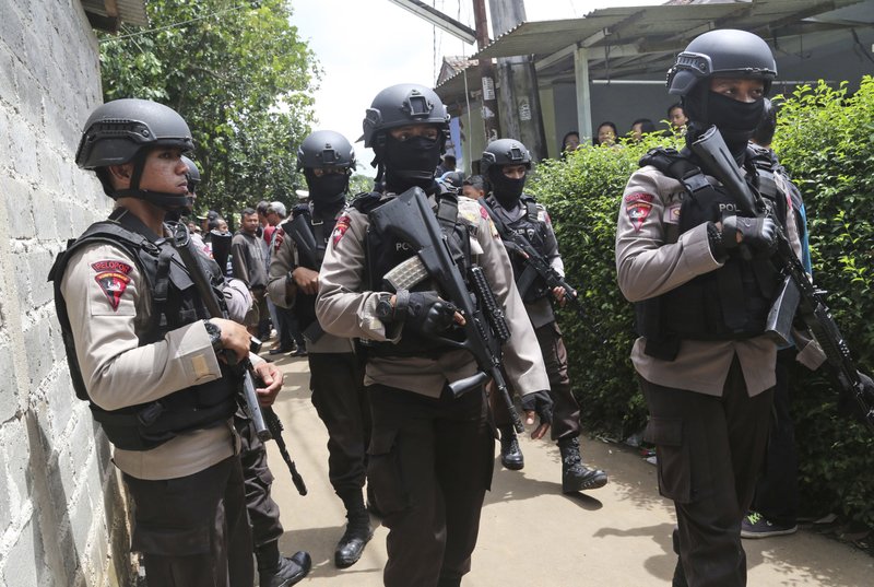 Travestiti arestati in Indonesia