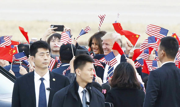 Altercații între americani și chinezi din cauza valizei nucleare la vizita lui Donald Trump în China