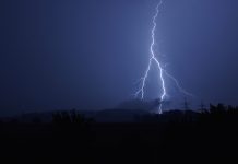 Biserică lovită de fulger în timpul slujbei. 16 persoane au murit, 140 au fost rănite