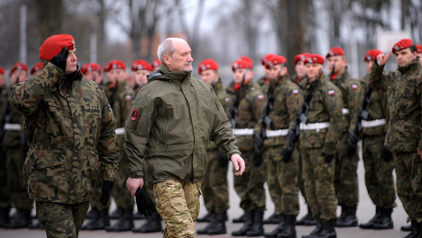 Polonia degradează ofițerii armatei comuniste la gradul de soldat
