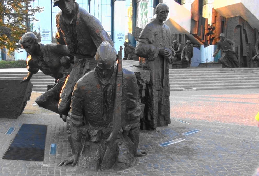 Varșovia a emis o lege dreaptă: aruncă la ‘groapa de gunoi a istoriei’ monumentele comuniste