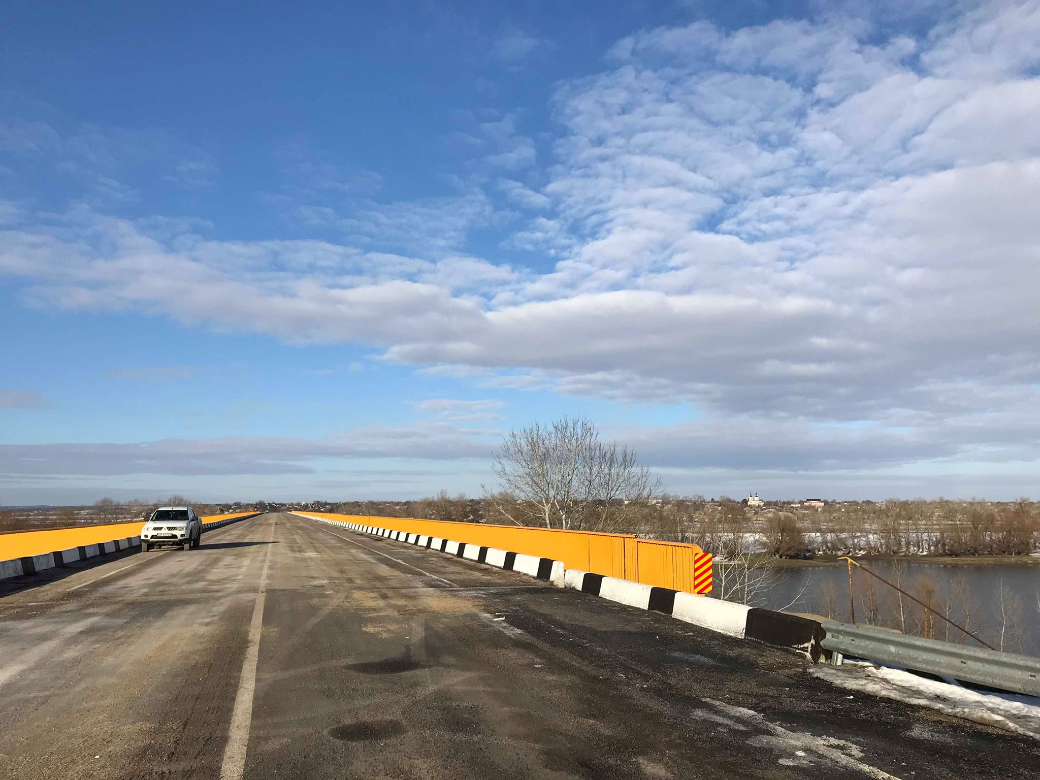 Comisia Unificată de Control identifică soluţii pentru asigurarea liberei circulaţii în preajma podului redeschis pe râul Nistru