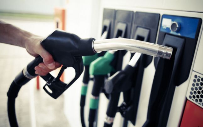 Se anunța ieftiniri la carburanți cu 5 și 9 bani