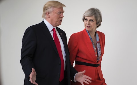 Donald Trump: Theresa May arată practic ca o profesoară autoritară
