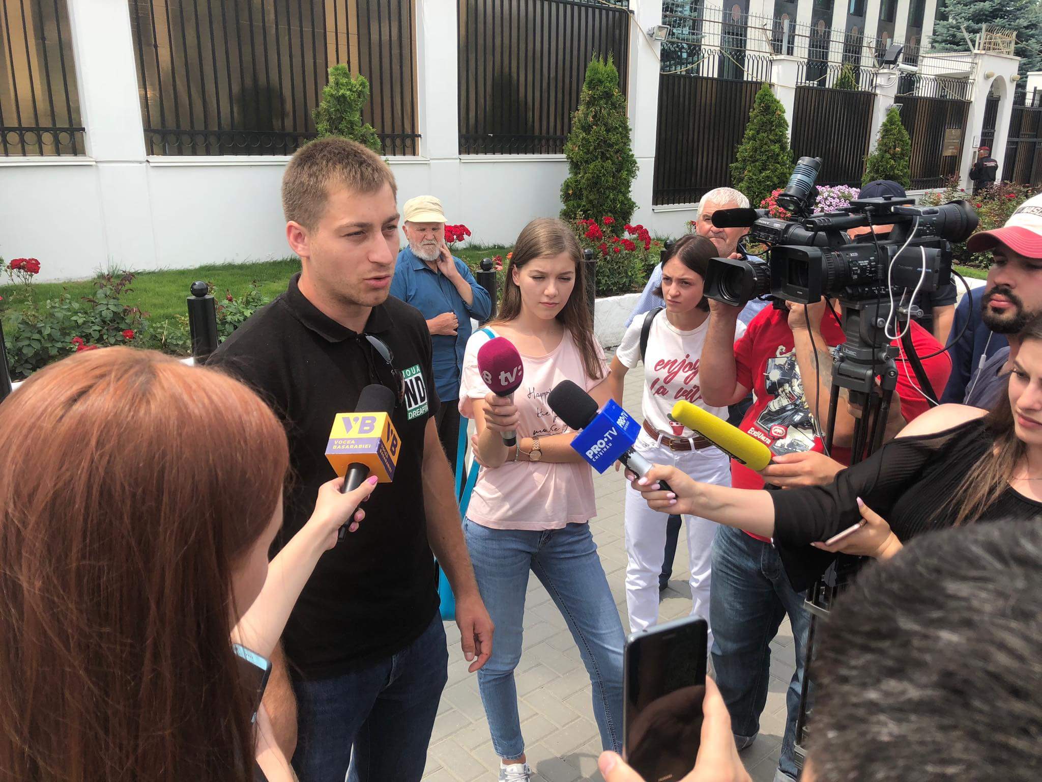 Protest la Ambasada Rusiei din Chisinău