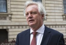 Scandal în guvernul britanic :Ministrul pentru Brexit a demisionat