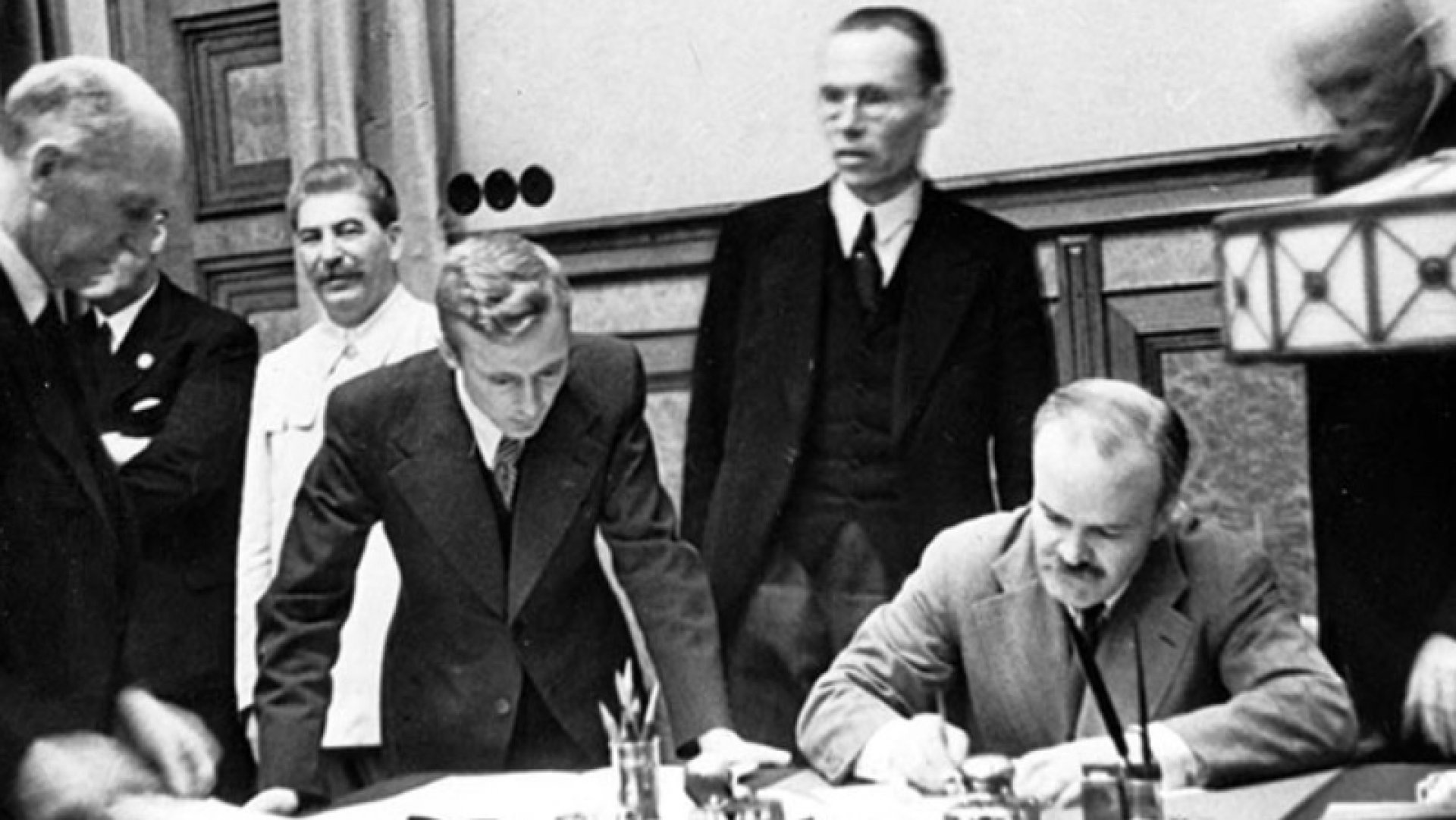 Astăzi se împlinesc 79 de ani de la semnarea Pactului Ribbentrop-Molotov