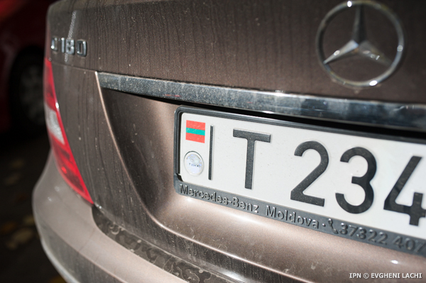 Autoturismele din regiunea transnistreană sunt admise în traficul rutier internațional, începând de astăzi