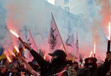 Naționaliștii ucraineni au ieşit în stradă la Kiev scandând: „Moarte moscoviţilor!”