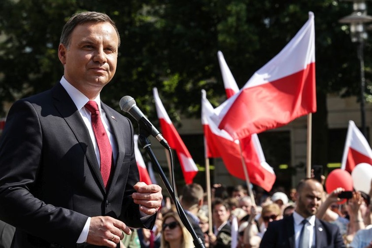 Polonia a blocat Carta Europeană a Drepturilor Fundamentale a UE pentru că e prea pro LGBT