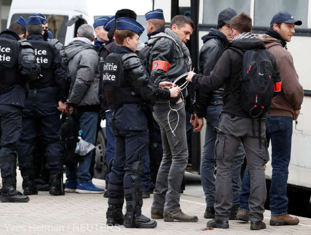 Noi ciocniri şi gaze lacrimogene în apropiere de Champs-Elysées în Paris la protestul „Vestelor galbene”