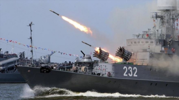 Rusia începe manevre militare la sud de strâmtoarea Kerci în Marea Neagră