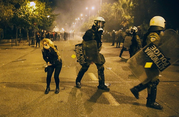 Trei persoane au fost rănite astăzi la Atena, în urma confruntărilor dintre anarhişti şi poliţie