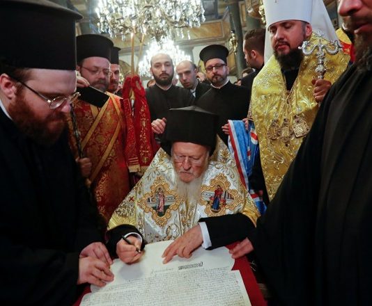 Patriarhului Constantinopolului a semnat tomosul de acordare a autocefaliei Bisericii Ortodoxe Ucrainene
