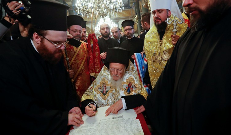 Patriarhului Constantinopolului a semnat tomosul de acordare a autocefaliei Bisericii Ortodoxe Ucrainene