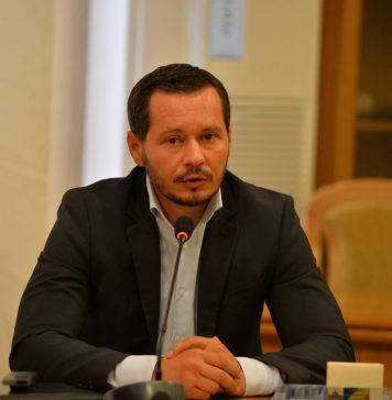 Codreanu cu aluzie la Țuțu//,,toți care-și fac publicitate pe seama troleibuzelor, să plătească Primăriei”