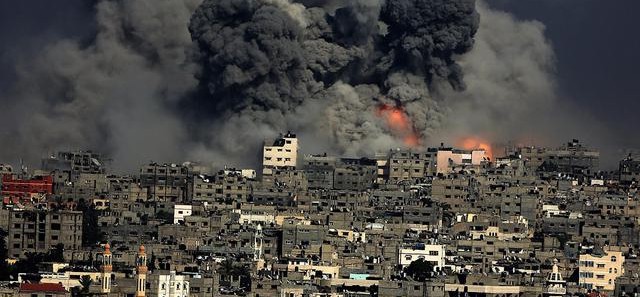 Armata israeliană efectuează bombardamente în Fâşia Gaza