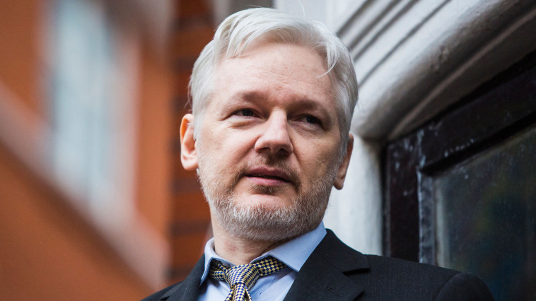 Fondatorul WikiLeaks a fost arestat in ambasada Ecuadorului de la Londra