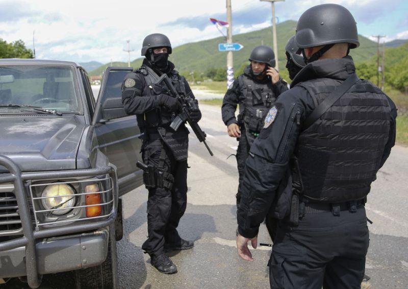 Vehicule militare sârbe la frontiera cu Kosovo. Priștina incită la „provocări” împotriva Serbiei