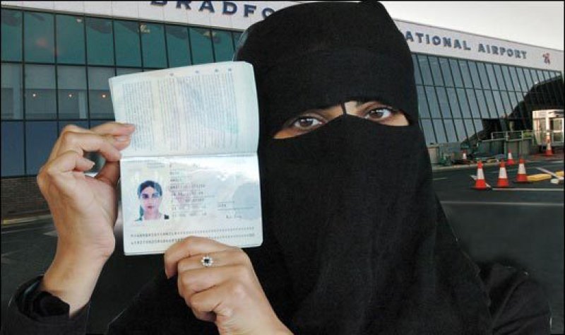 Arabia Saudită ridică restricţiile de călătorie pentru femei