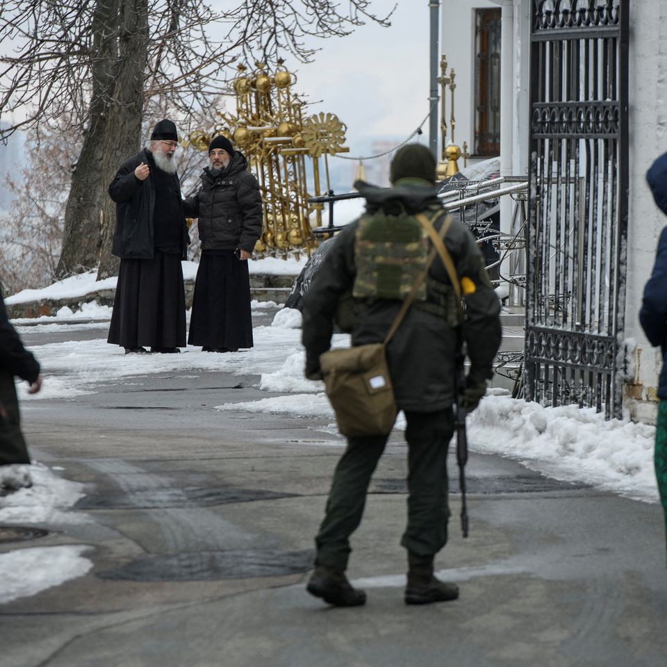 Ucraina interzice funcționarea organizaţiilor religioase care au legătură cu Rusia