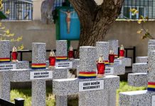 În satul Opaci din raionul Căușeni, a fost sfințită o parcelă dedicată a 17 ostași români căzuți în cel de-Al Doilea Război Mondial.